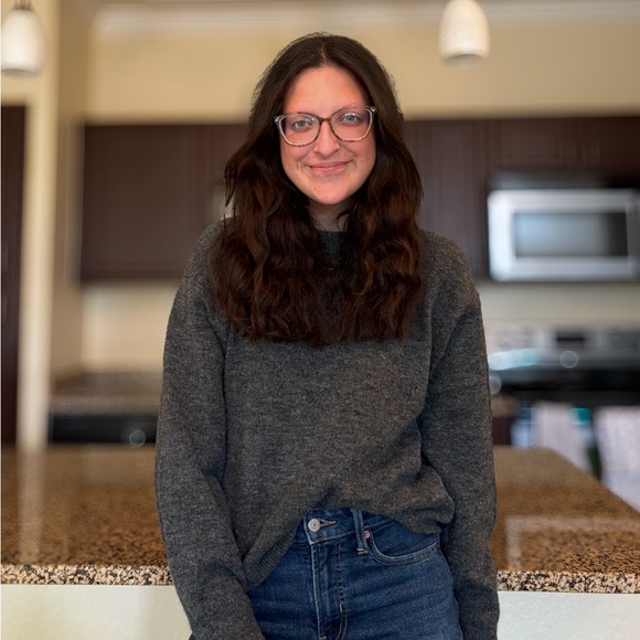 Meet your Posher, Hannah - Picture 1 of 1